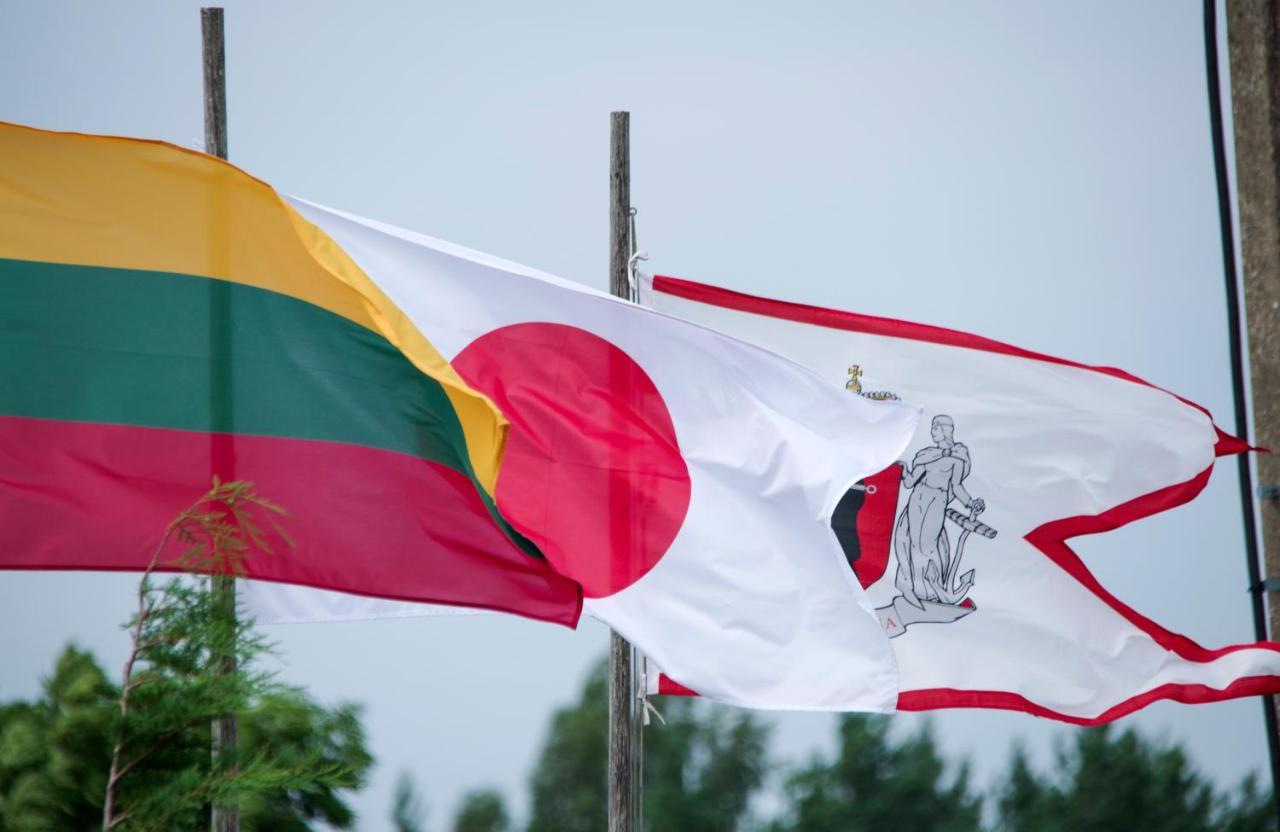 Japoniskas Sodas Medomiskiai Buitenkant foto